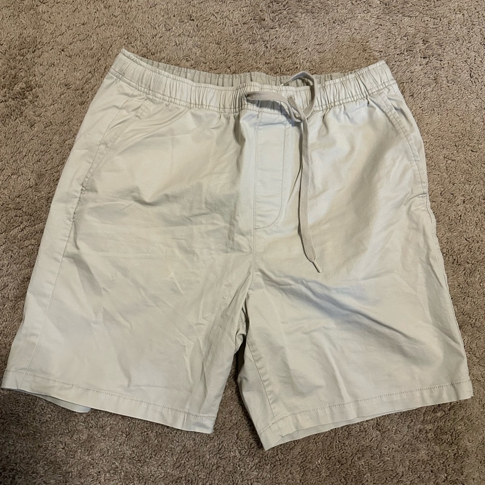 Men’s Gap Shorts. Khaki color, size medium, 9 inch length.